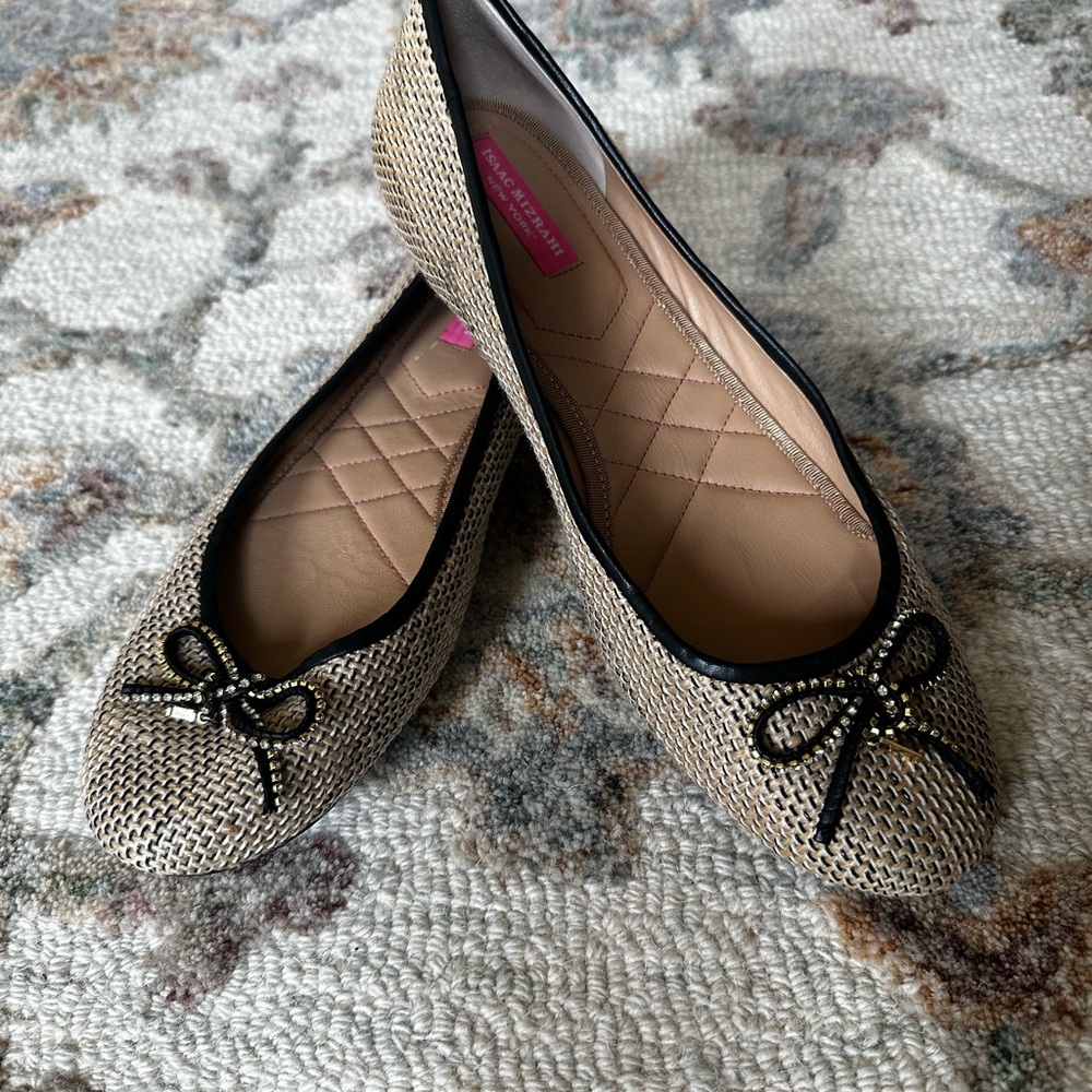 Isaac Mizrahi Black and Tan Woven Flats